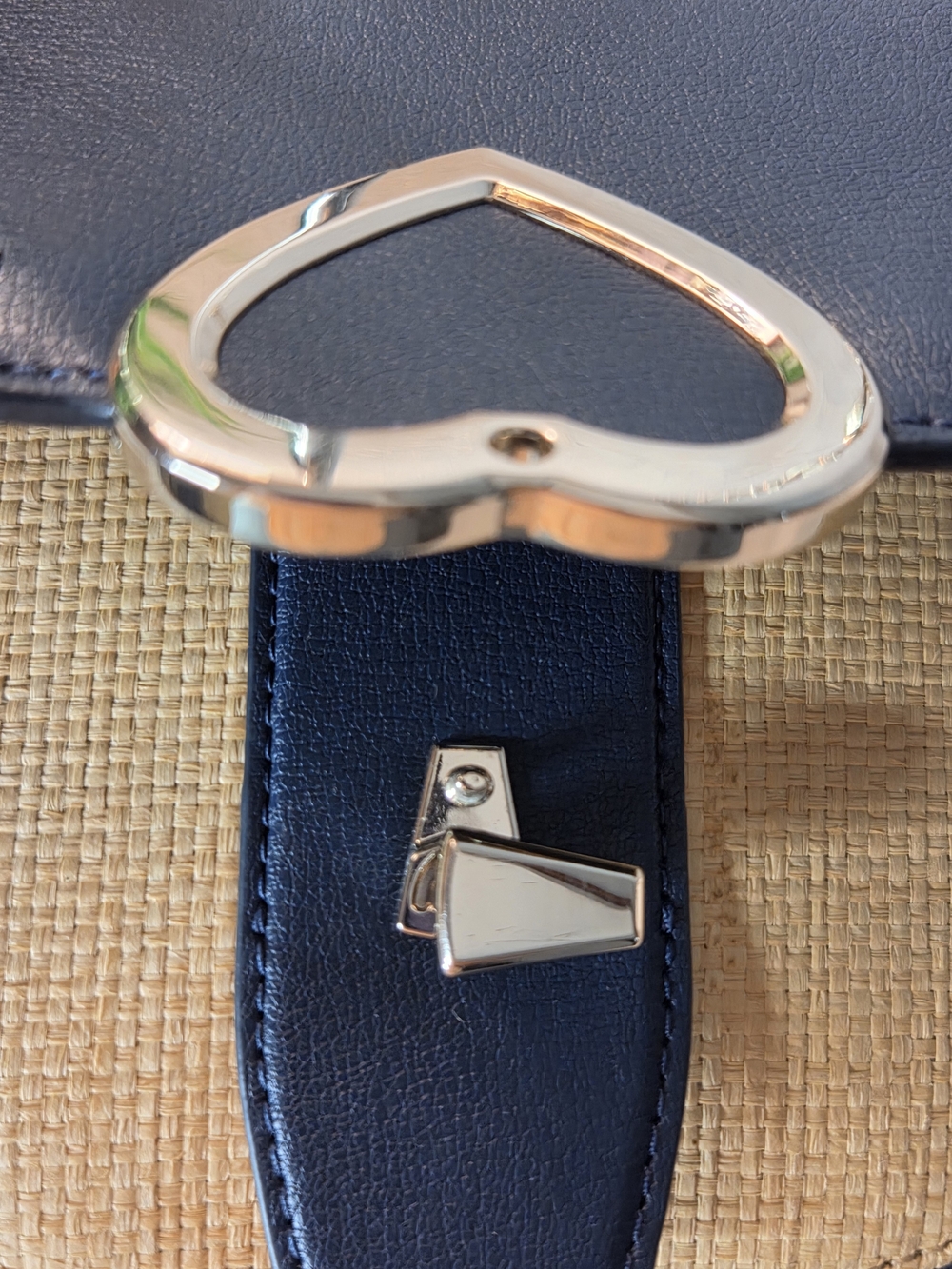 Kate Spade Robyn Straw Medium Chain Saddle Bag Navy Cream WKRU6847 EUC - Picture 13 of 16